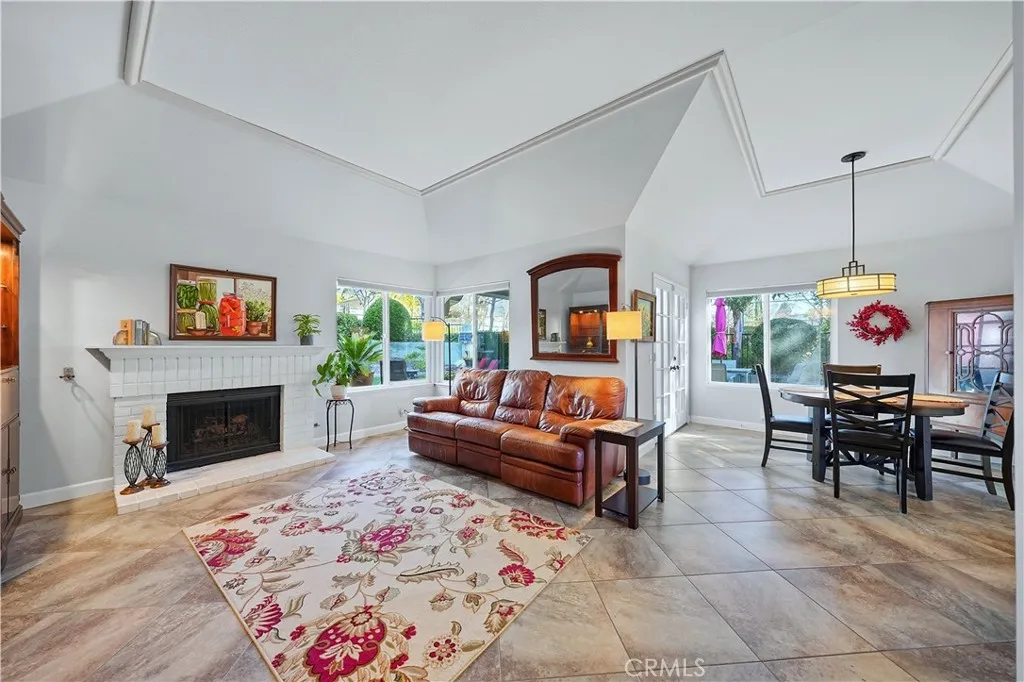 1393 Sunrise Circle S, Upland, California 91784 home-pic-3