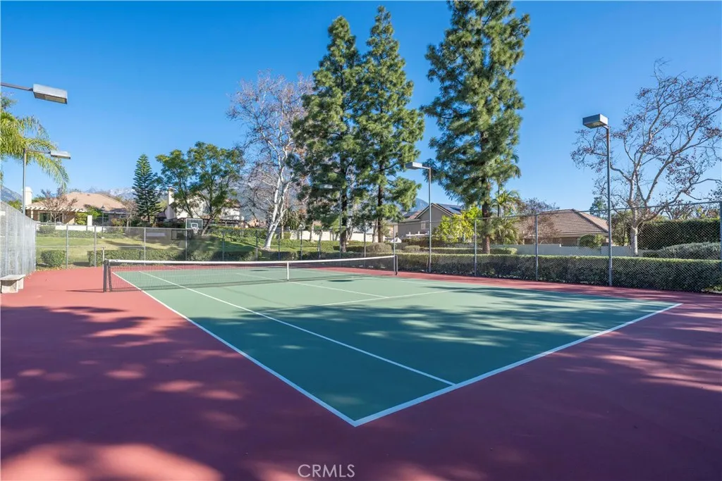1393 Sunrise Circle S, Upland, California 91784 home-pic-36