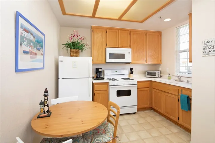 444 Pier Avenue 8, Oceano, California 93445