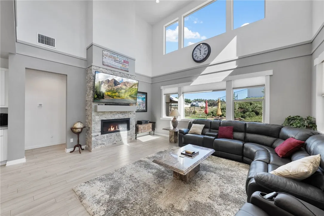 32366 Lucida Drive, Temecula, California 92591 home-pic-18