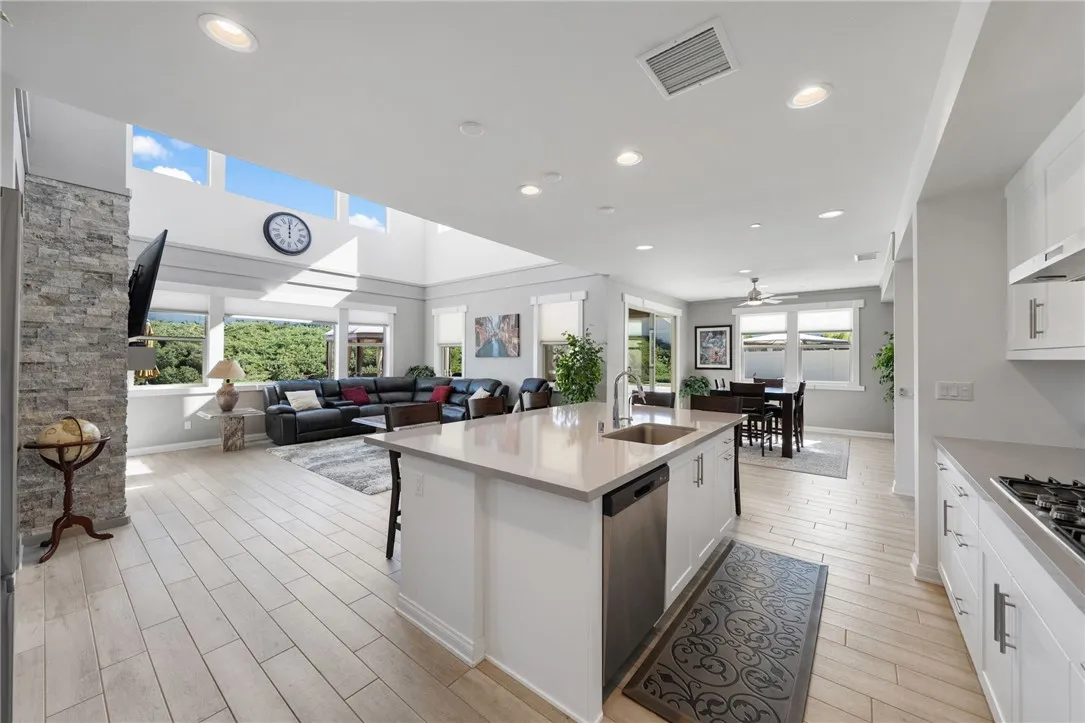 32366 Lucida Drive, Temecula, California 92591 home-pic-16