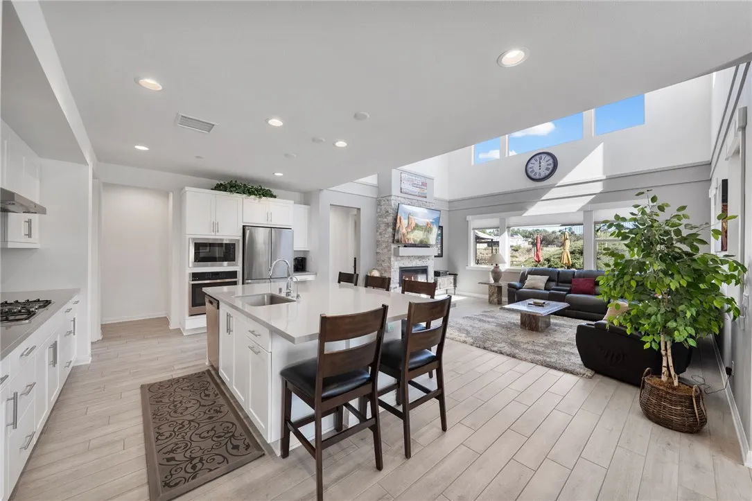 32366 Lucida Drive, Temecula, California 92591 home-pic-11