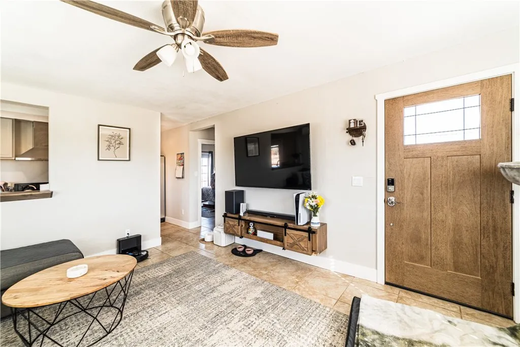3220 Sage, Yucca Valley, California 92284 home-pic-4