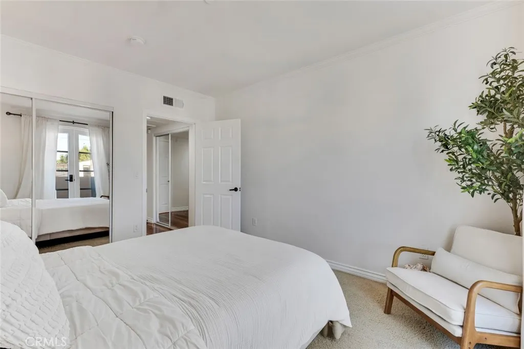 4832 Whitsett Avenue 301, Valley Village, California 91607 home-pic-24