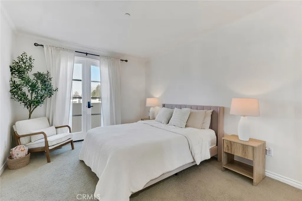 4832 Whitsett Avenue 301, Valley Village, California 91607 home-pic-22