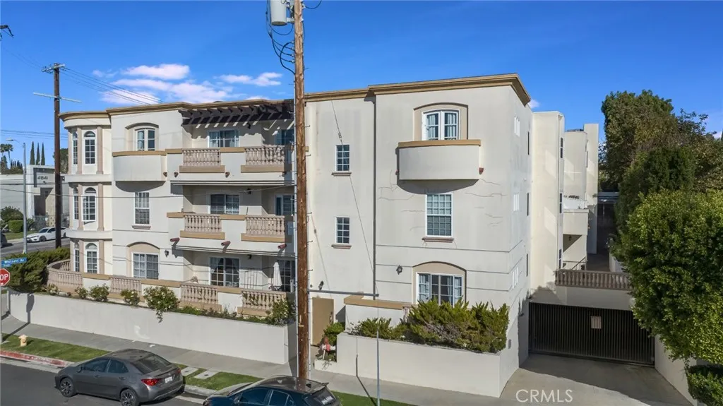 4832 Whitsett Avenue 301, Valley Village, California 91607 home-pic-30