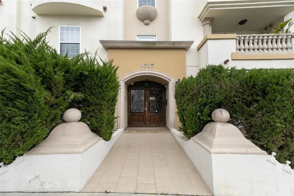 4832 Whitsett Avenue 301, Valley Village, California 91607 home-pic-7