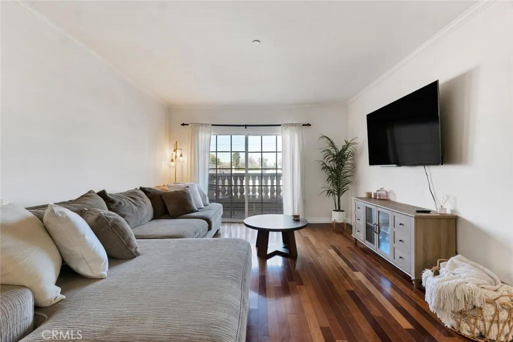 4832 Whitsett Avenue 301, Valley Village, California 91607 home-pic-11