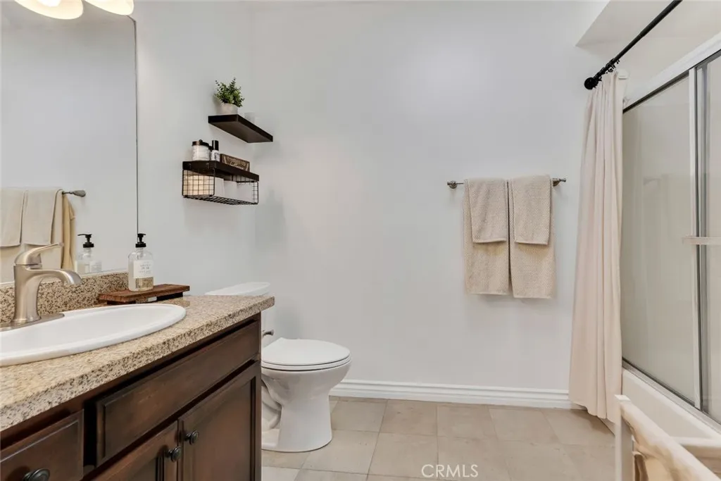 4832 Whitsett Avenue 301, Valley Village, California 91607 home-pic-25
