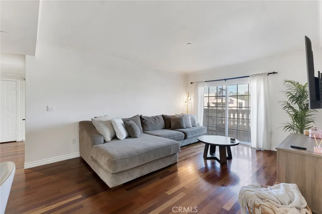 4832 Whitsett Avenue 301, Valley Village, California 91607 home-pic-10