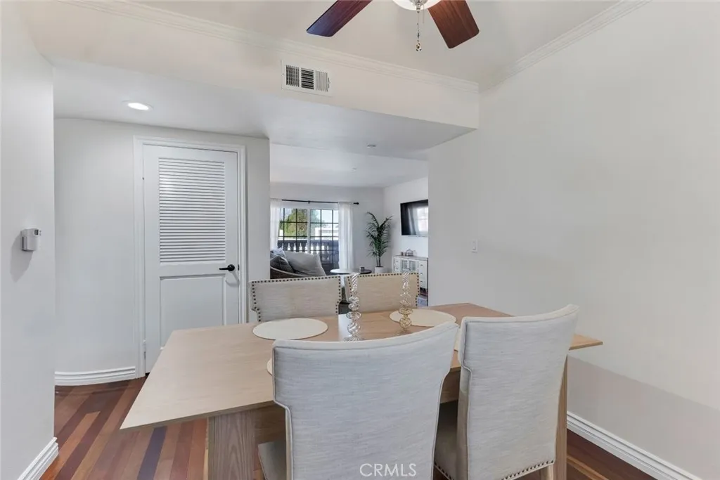 4832 Whitsett Avenue 301, Valley Village, California 91607 home-pic-18