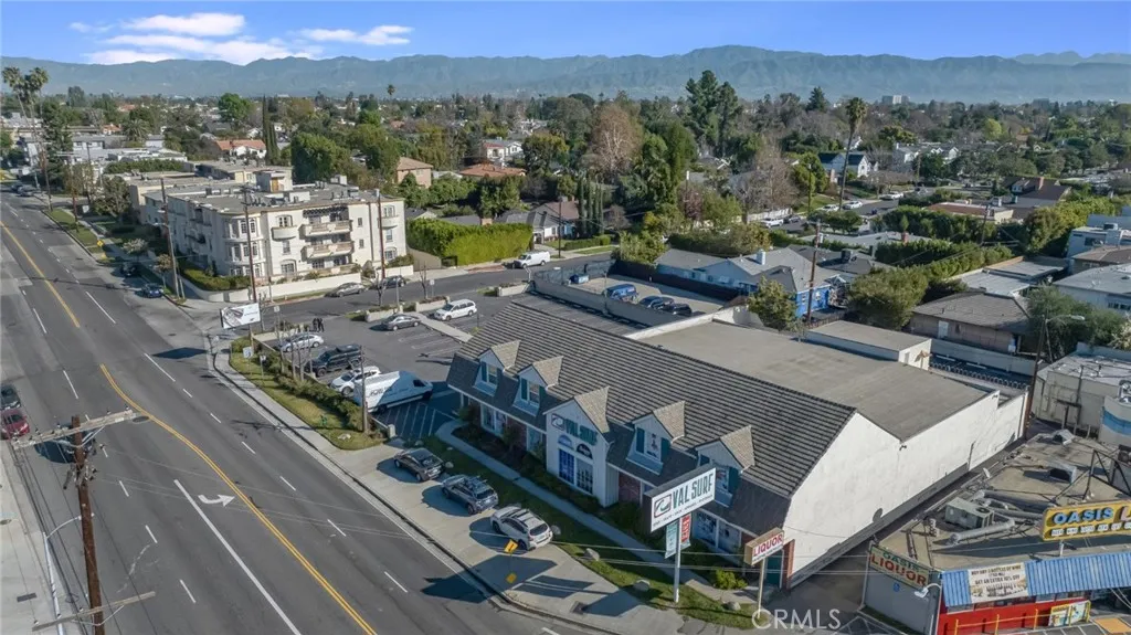 4832 Whitsett Avenue 301, Valley Village, California 91607 home-pic-32