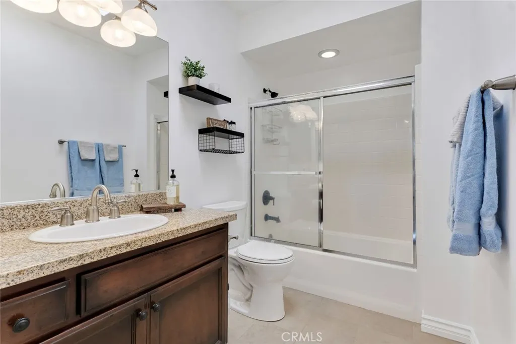 4832 Whitsett Avenue 301, Valley Village, California 91607 home-pic-21