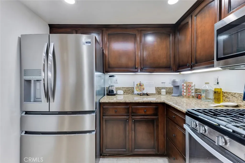 4832 Whitsett Avenue 301, Valley Village, California 91607 home-pic-15