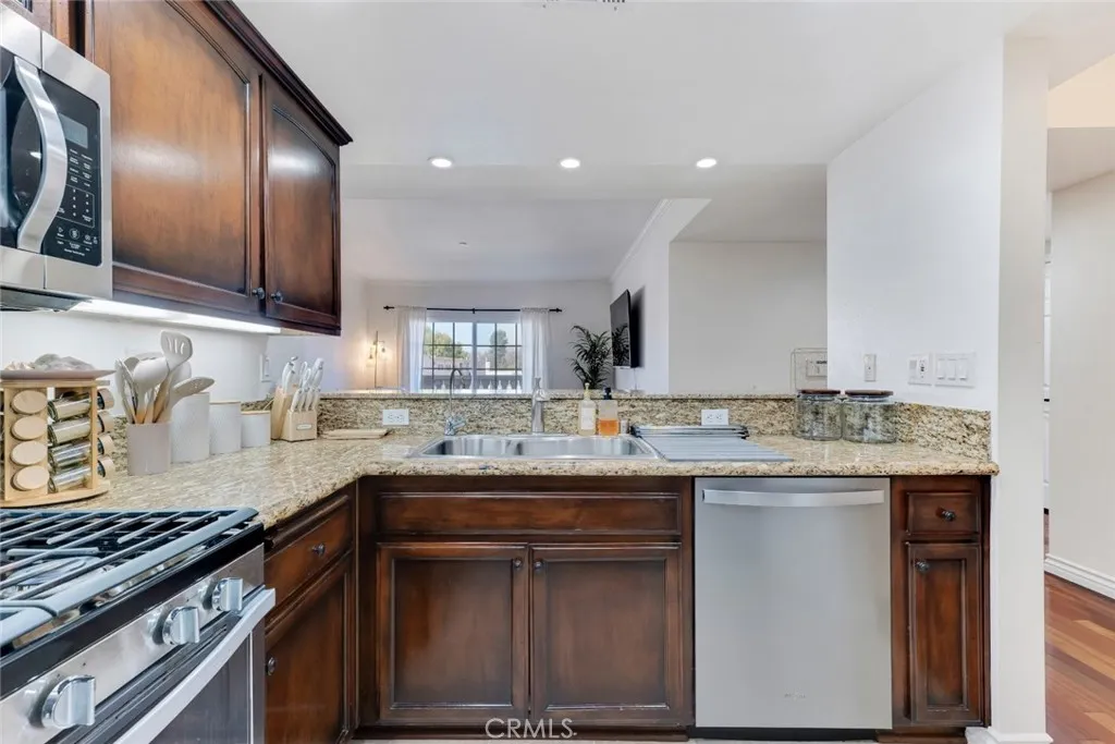 4832 Whitsett Avenue 301, Valley Village, California 91607 home-pic-16