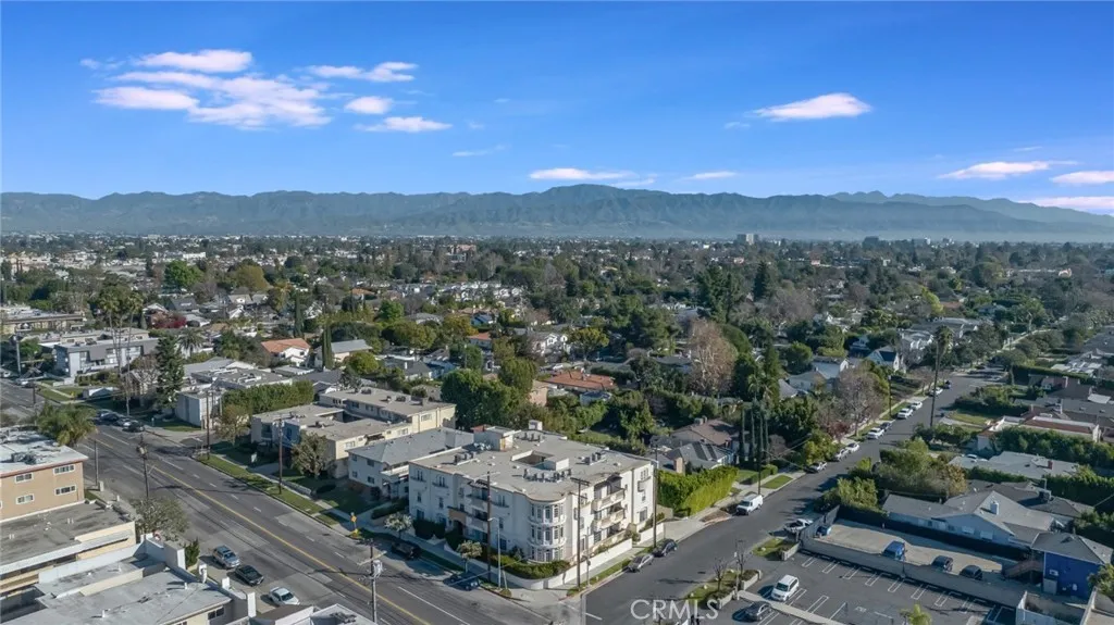 4832 Whitsett Avenue 301, Valley Village, California 91607 home-pic-31