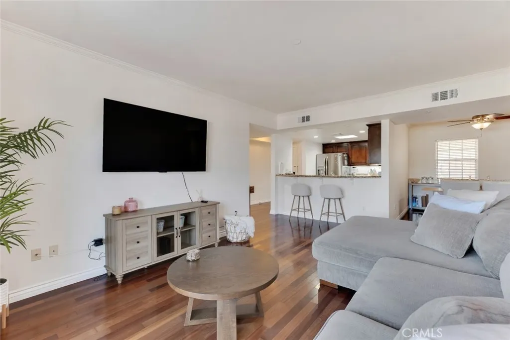 4832 Whitsett Avenue 301, Valley Village, California 91607 home-pic-13