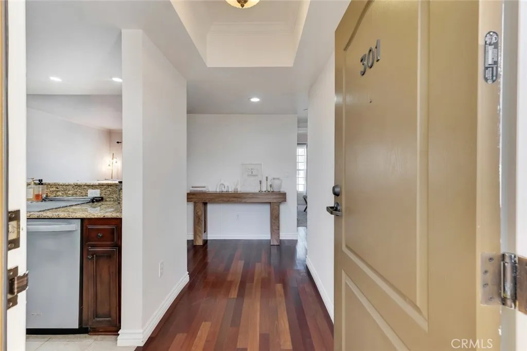 4832 Whitsett Avenue 301, Valley Village, California 91607 home-pic-9