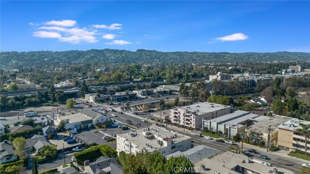 4832 Whitsett Avenue 301, Valley Village, California 91607 home-pic-33
