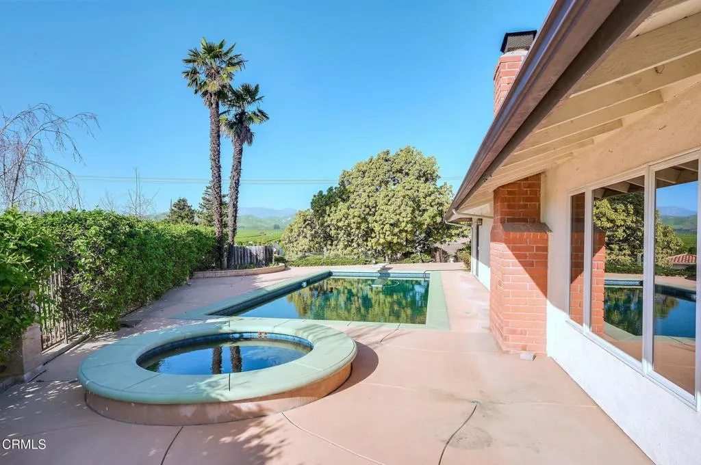 821 Trueno Avenue, Camarillo, California 93010 home-pic-16