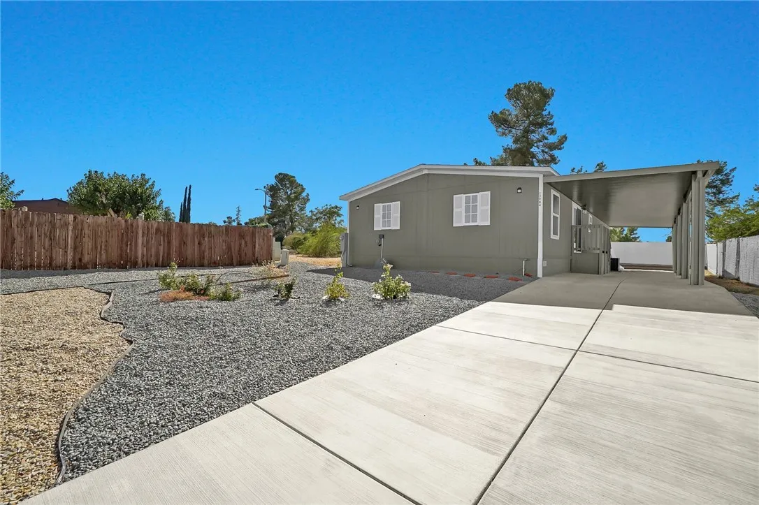 13984 Victoria Dr, Victorville, California 92395 home-pic-4