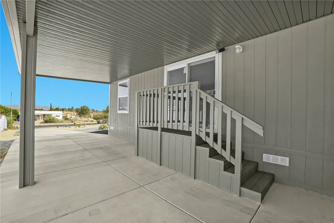 13984 Victoria Dr, Victorville, California 92395 home-pic-6