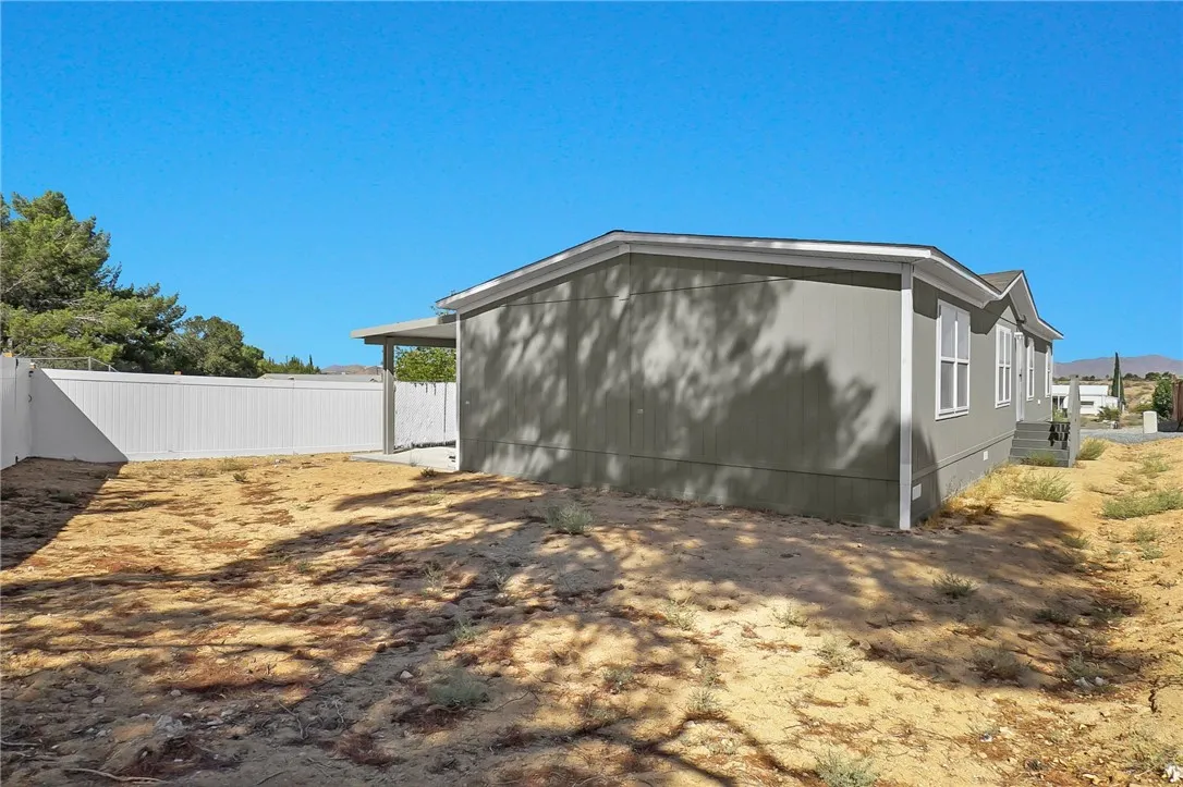 13984 Victoria Dr, Victorville, California 92395 home-pic-15