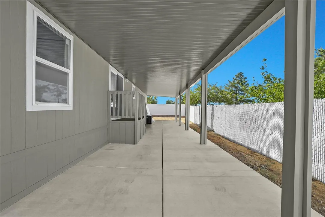 13984 Victoria Dr, Victorville, California 92395 home-pic-5