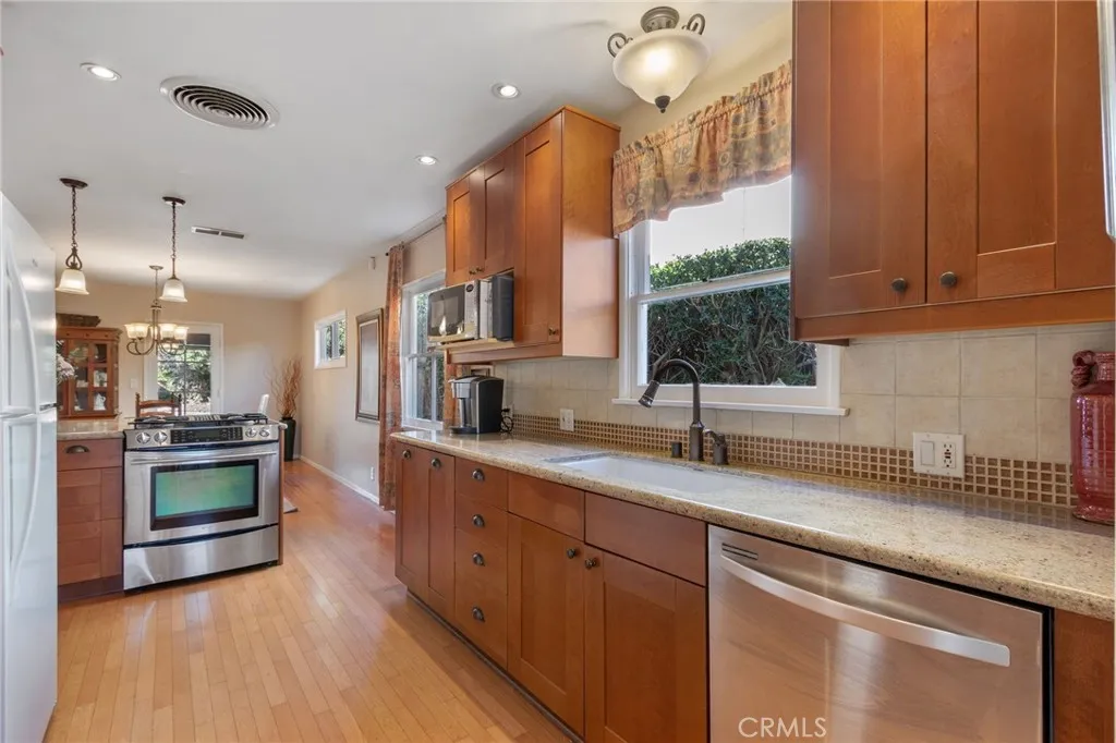 6127 Laurelgrove, Valley Glen, California 91606 home-pic-14