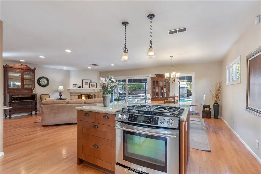 6127 Laurelgrove, Valley Glen, California 91606 home-pic-11