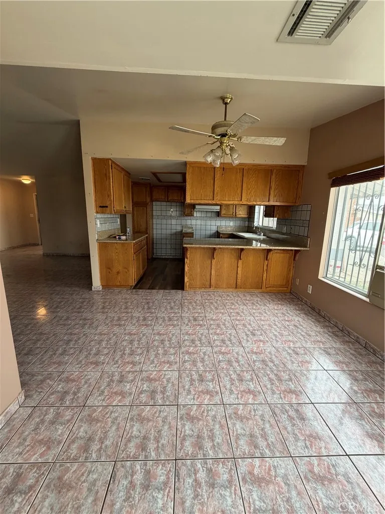 11497 2nd Avenue, Hesperia, California 92345 home-pic-6