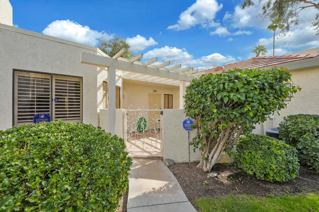 2023 N Via Miraleste Unit  home-pic-2