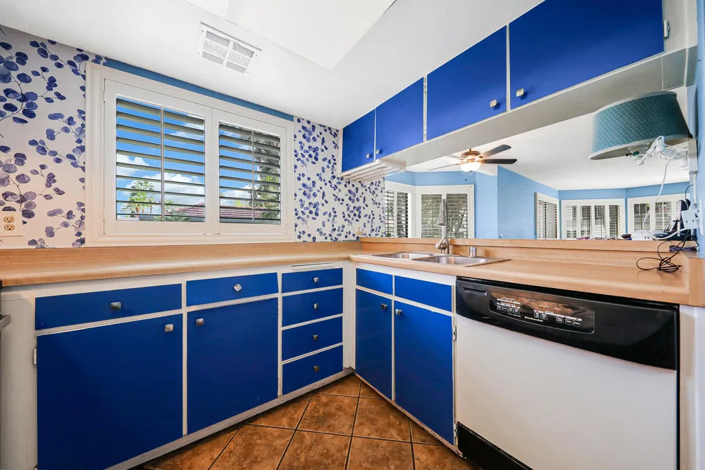 2023 N Via Miraleste Unit  home-pic-15