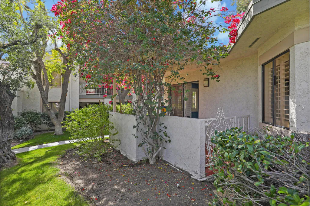 2023 N Via Miraleste Unit  home-pic-27