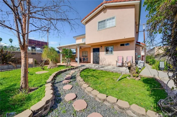 Rear Unit  Enclosed Yard