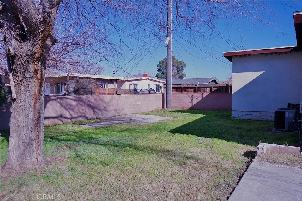 755 W Holguin, Lancaster, California 93534 home-pic-13