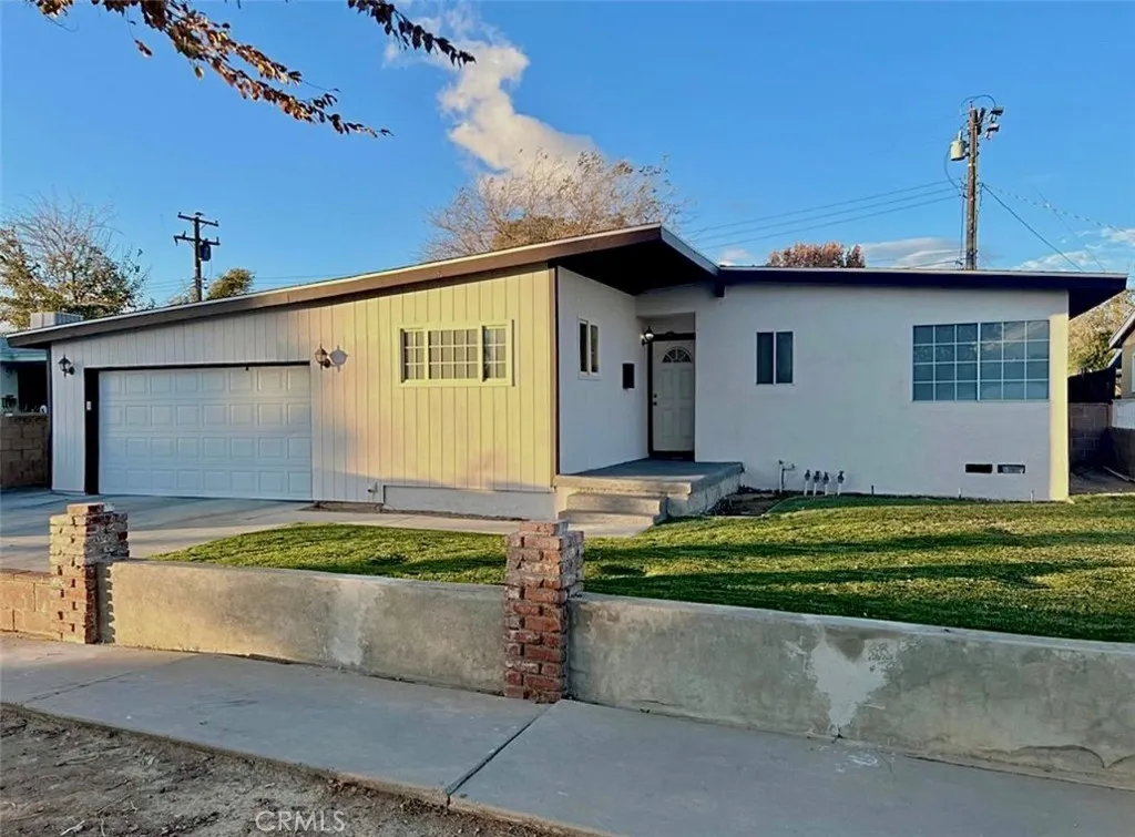 755 W Holguin, Lancaster, California 93534 home-pic-1