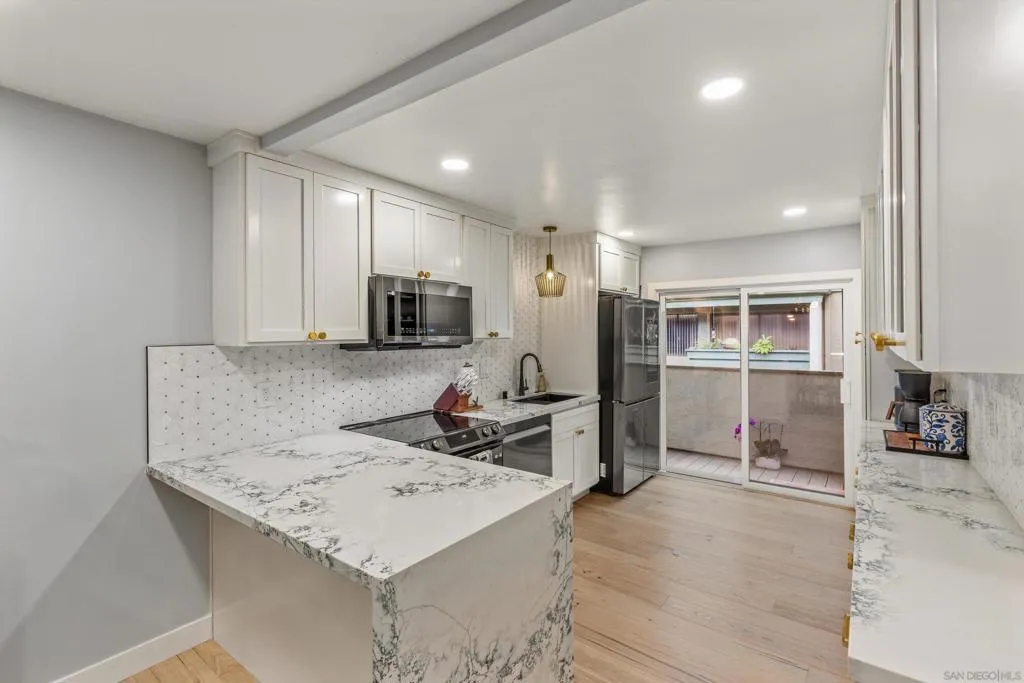 3320 Caminito Eastbluff 135, La Jolla, California 92037 home-pic-12