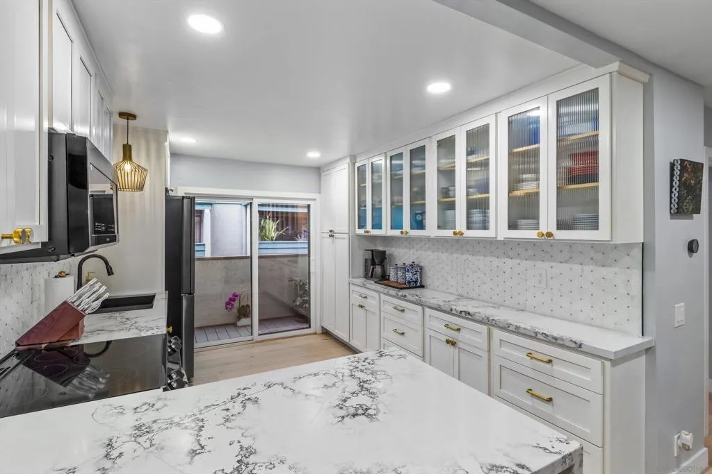 3320 Caminito Eastbluff 135, La Jolla, California 92037 home-pic-13
