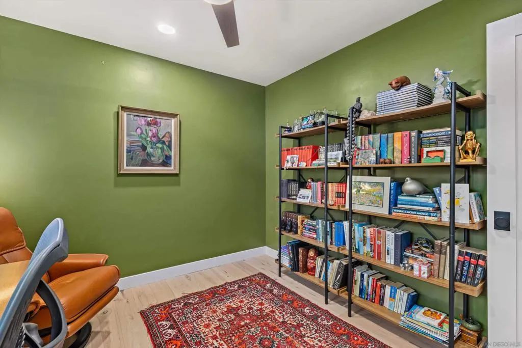 3320 Caminito Eastbluff 135, La Jolla, California 92037 home-pic-26