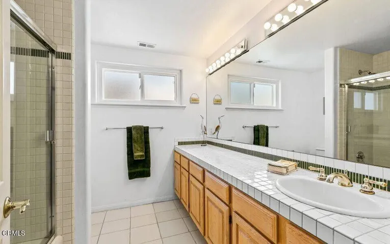 Outrigger upstairs unit 13