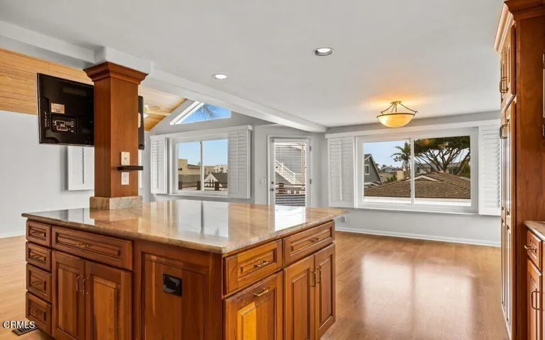 Outrigger upstairs unit 4