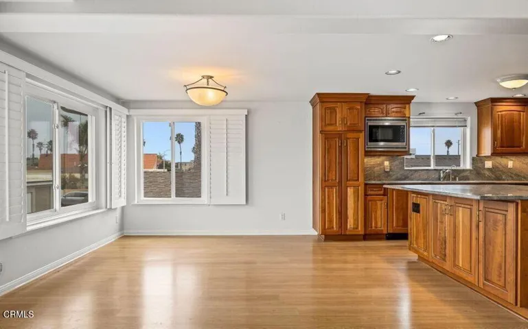 Outrigger upstairs unit 5