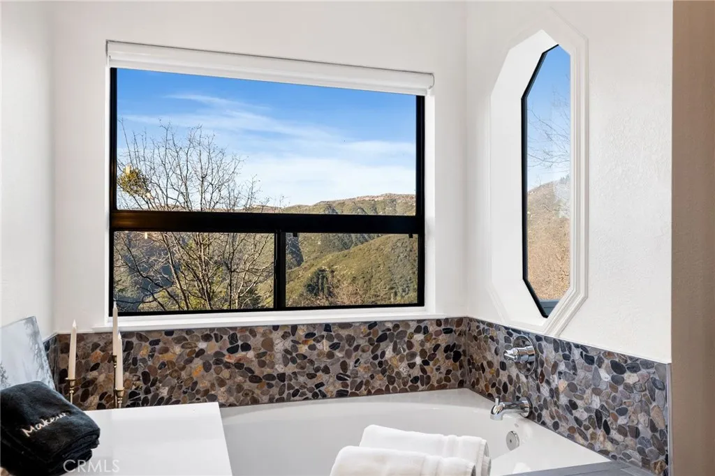 30260 Gremlin Court, Running Springs, California 92382 home-pic-30
