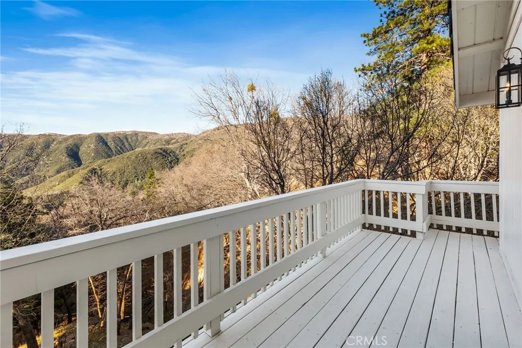 30260 Gremlin Court, Running Springs, California 92382 home-pic-32