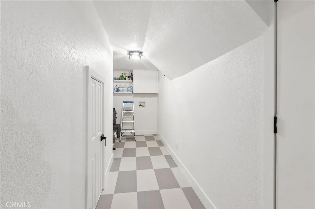 30260 Gremlin Court, Running Springs, California 92382 home-pic-46