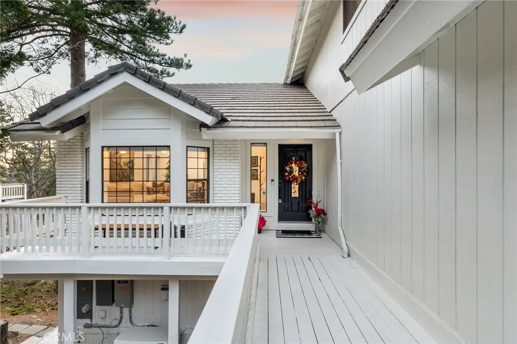 30260 Gremlin Court, Running Springs, California 92382 home-pic-2
