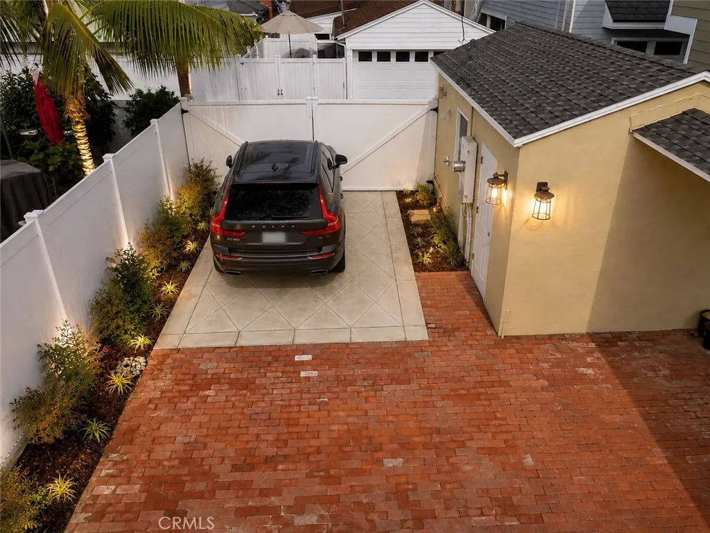 Virtual Car in Driveway