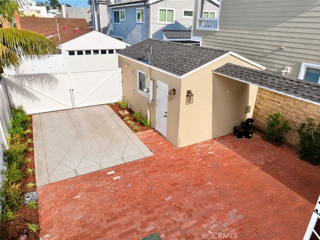 Yard, Extra Parking, 1 Car Garage