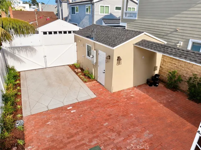 Yard, Extra Parking, 1 Car Garage